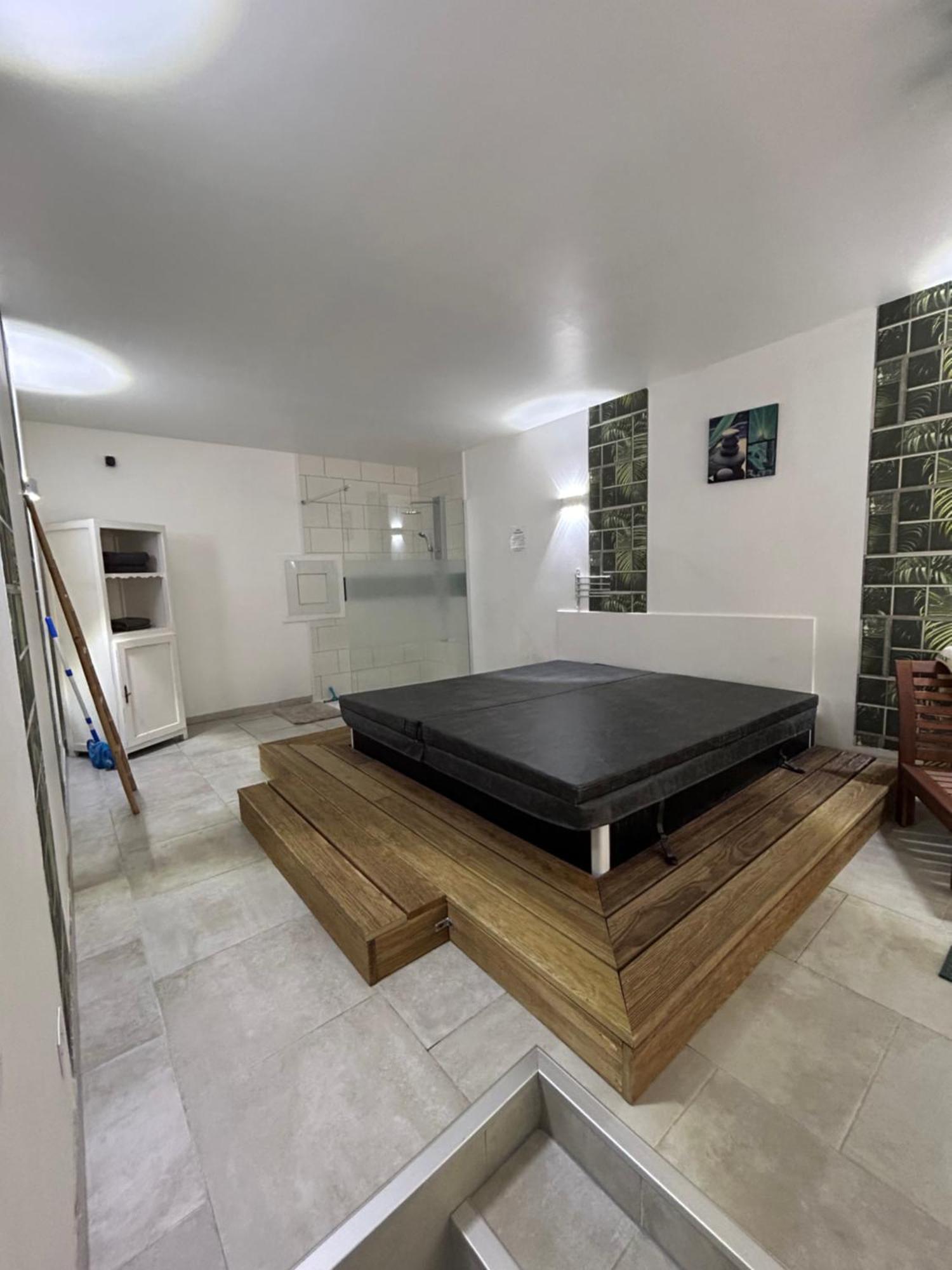 Loft And Spa Les Preaux المظهر الخارجي الصورة